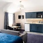 Bridge Inn Studio Apartments