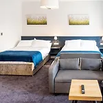 Bridge Inn Studio Apartments