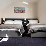Bridge Inn Studio Apartments